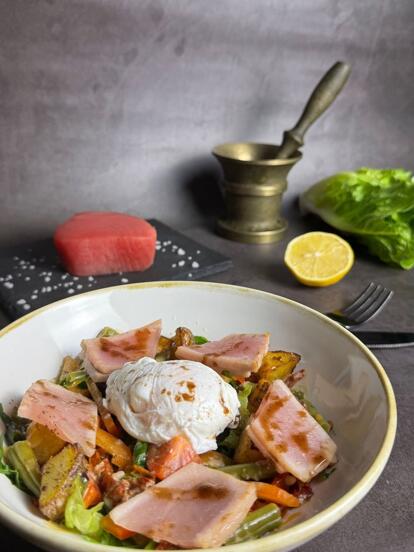 Всё меню кухни: салаты, супы, паста, бургеры, десерты и напитки 